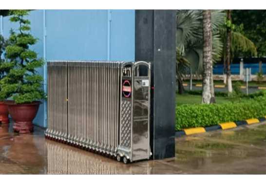 Cổng xếp inox tự động tại Tiền Giang